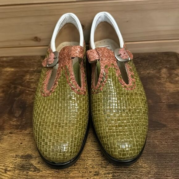 Aerogreen Size 7 Green & Orange Mary Jane Golfing Loafers - Picture 2 of 10